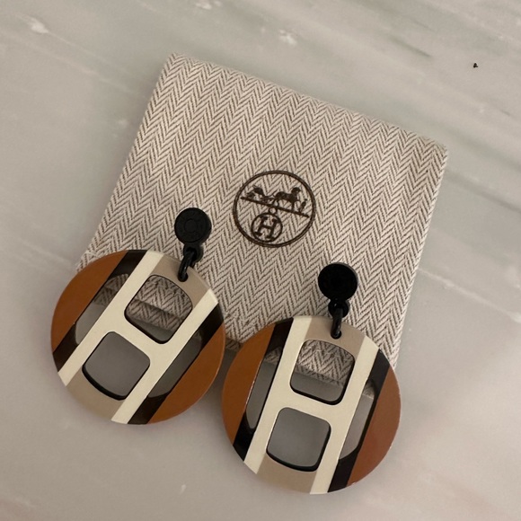 Hermes H Equipe Earrings lacquered NWT Sable color hard to find! - Picture 2 of 7